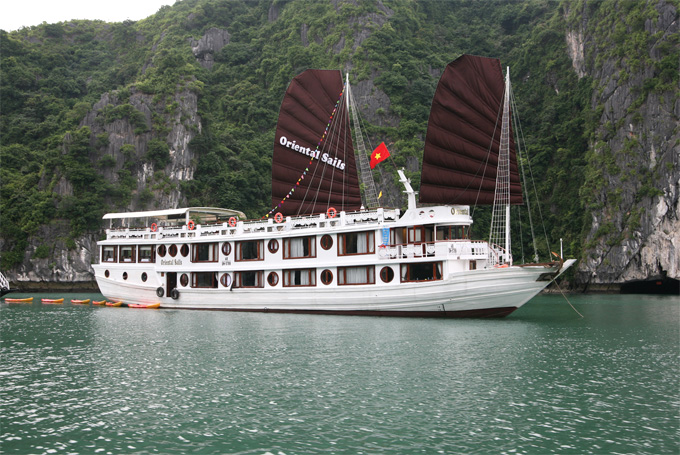 Du thuyen Oriental Sails