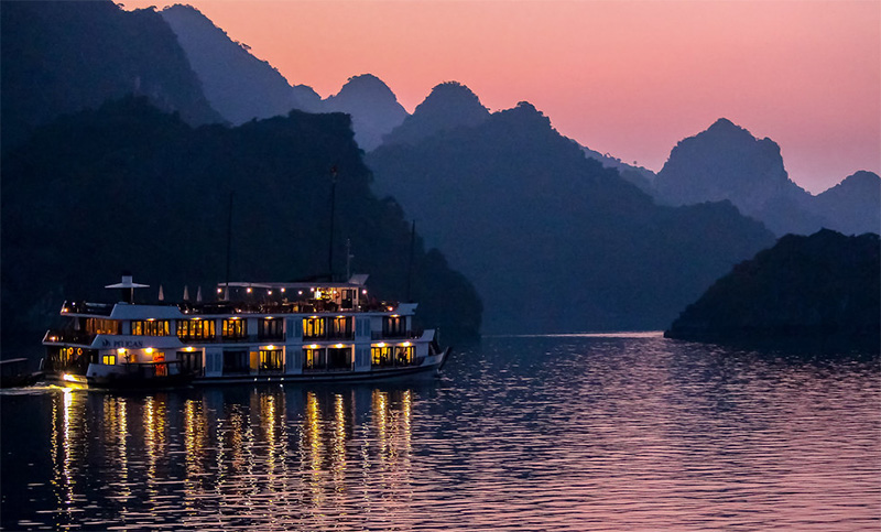 ngu tau halong