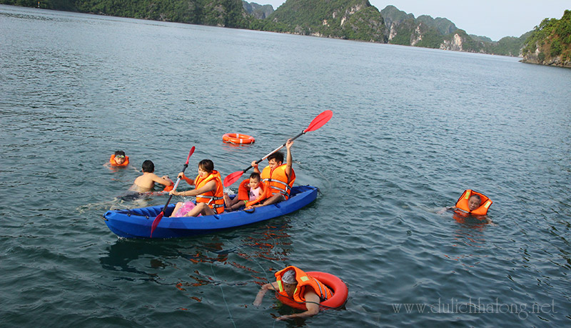 Tắm Biển Hạ Long