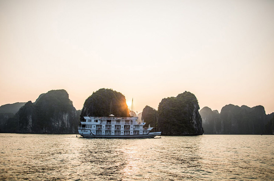Hoàng hôn vịnh Hạ Long
