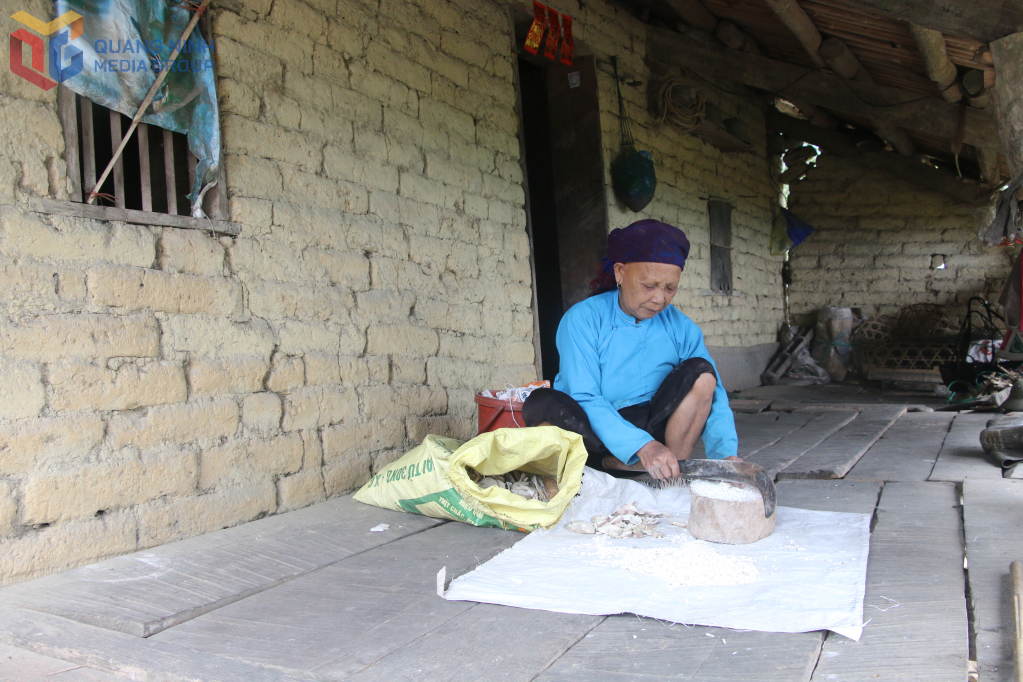 Một ngôi nhà truyền thống của người Sán Chỉ xã Bình Liêu. Ảnh: Duy Khoa