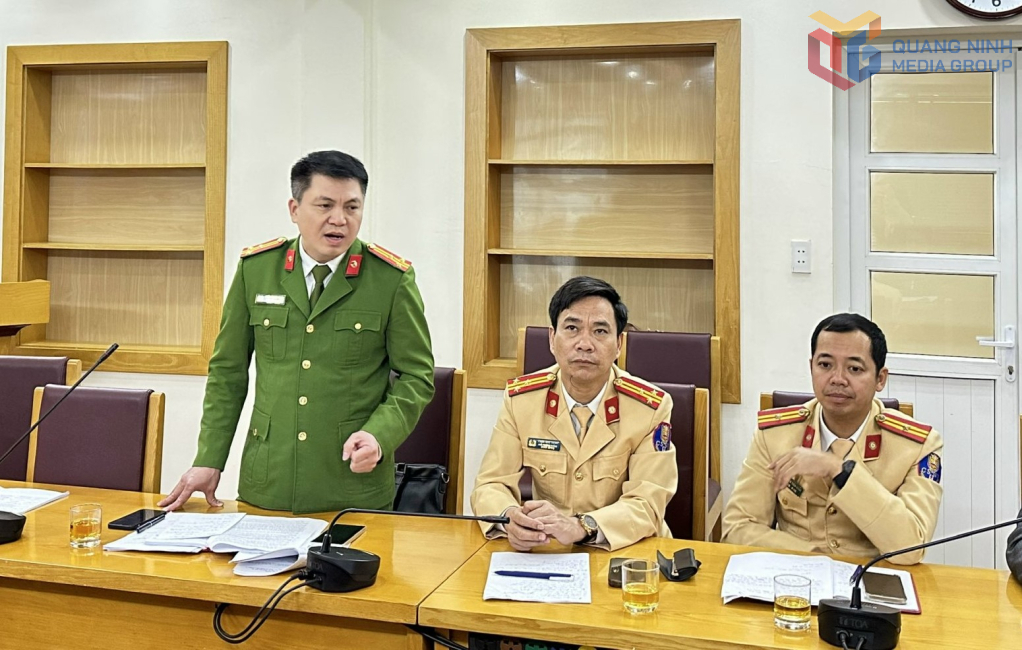 Đại diện phòng Cảnh sát điều tra tôi phạm về về tham nhũng, kinh tế, buôn lậu, môi trường (Công an tỉnh) phát biểu ý kiến