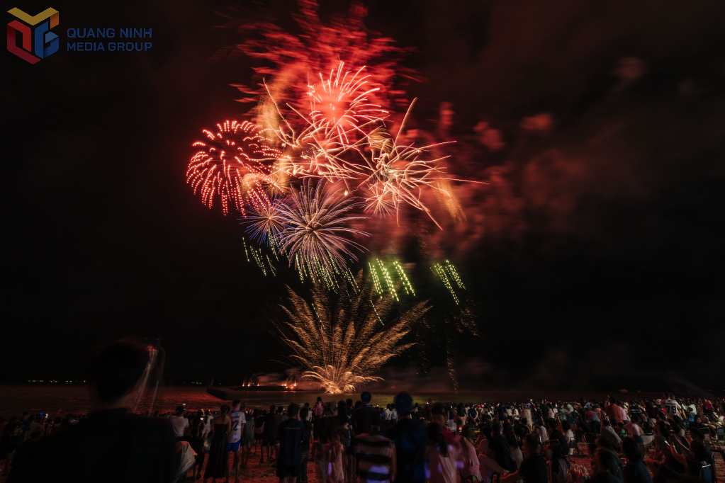 Pháo hoa là một trong những sản phẩm du lịch hấp dẫn, thu hút đông du khách. 