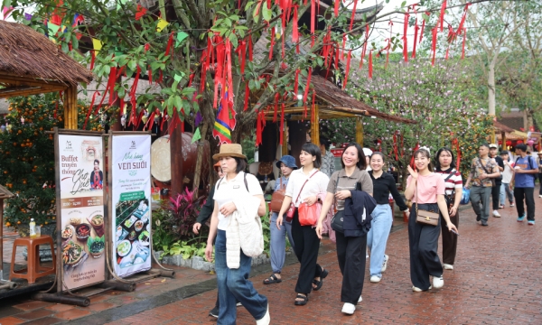 Yên Tử đón hàng vạn du khách cuối tuần sau khai hội Xuân 2026